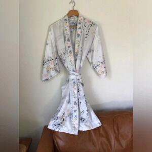 Vintage Kimono style satiny Robe  made in Japan - L